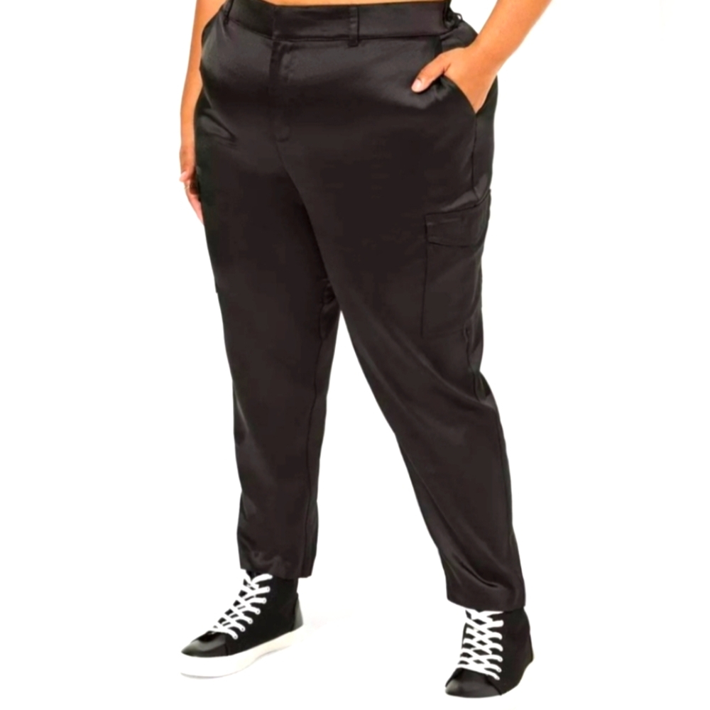 New! Torrid Relaxed Taper Satin  Cargo High Rise Pant Deep Black Size 20 - Picture 2 of 2